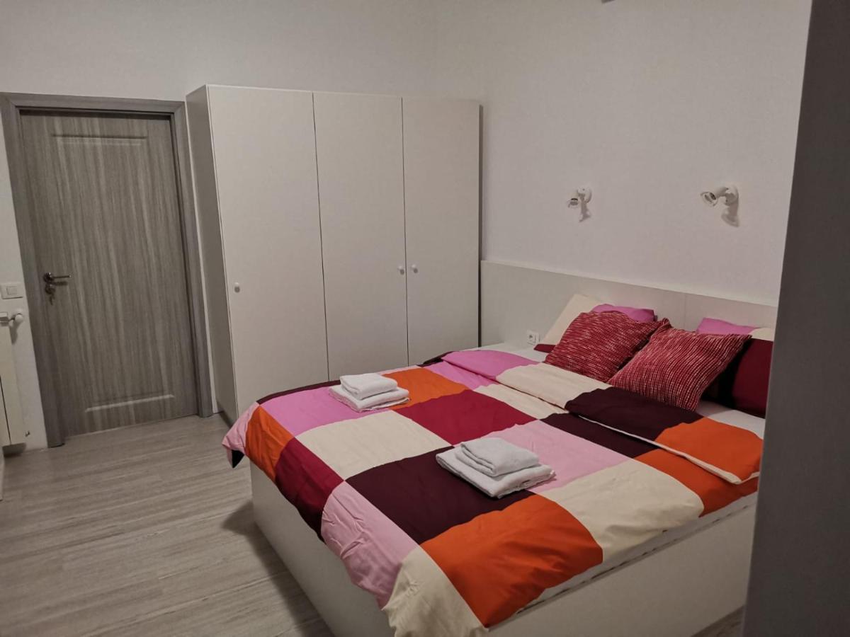 Old Town Bar Apartments On Street Tonitza Bukareszt Zewnętrze zdjęcie