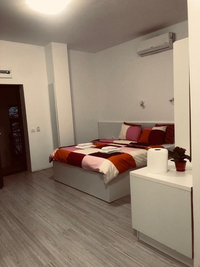 Old Town Bar Apartments On Street Tonitza Bukareszt Zewnętrze zdjęcie